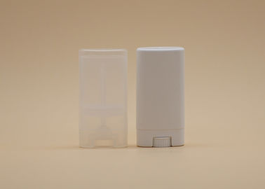 Les conteneurs ovales transparents de baume à lèvres vissent représentation sur de chapeau d'OEM/ODM écurie