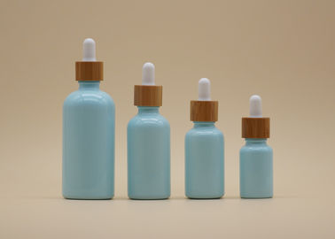Colorez les bouteilles d'huile essentielle du bleu de ciel de revêtement 15ml 30ml avec le compte-gouttes en bambou