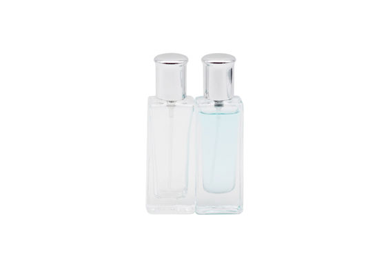le rectangle de place de l'espace libre 50ml forment les bouteilles de parfum en verre vides