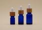 Bouteilles en verre bleues d'huile essentielle de couleur d'aperçus gratuits avec le compte-gouttes en bambou