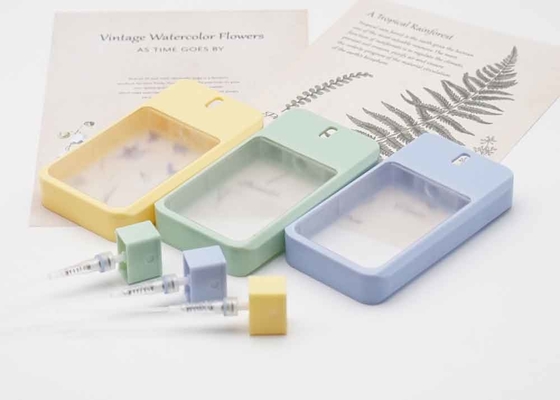 forme en plastique transparente jaune de carte de crédit de bouteille d'atomiseur du parfum 38ml