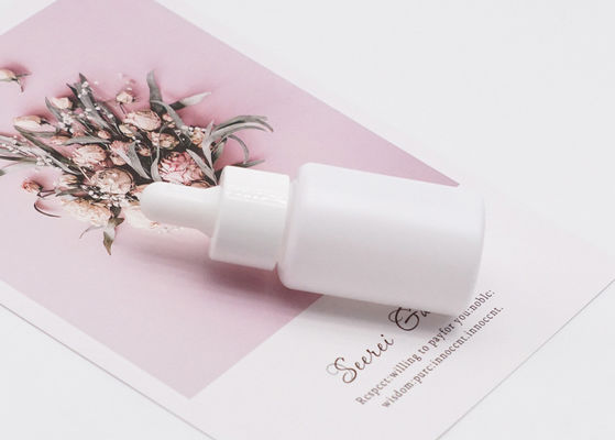 Cosmétique vide en verre d'huile essentielle de la bouteille 15ml de compte-gouttes de cylindre blanc